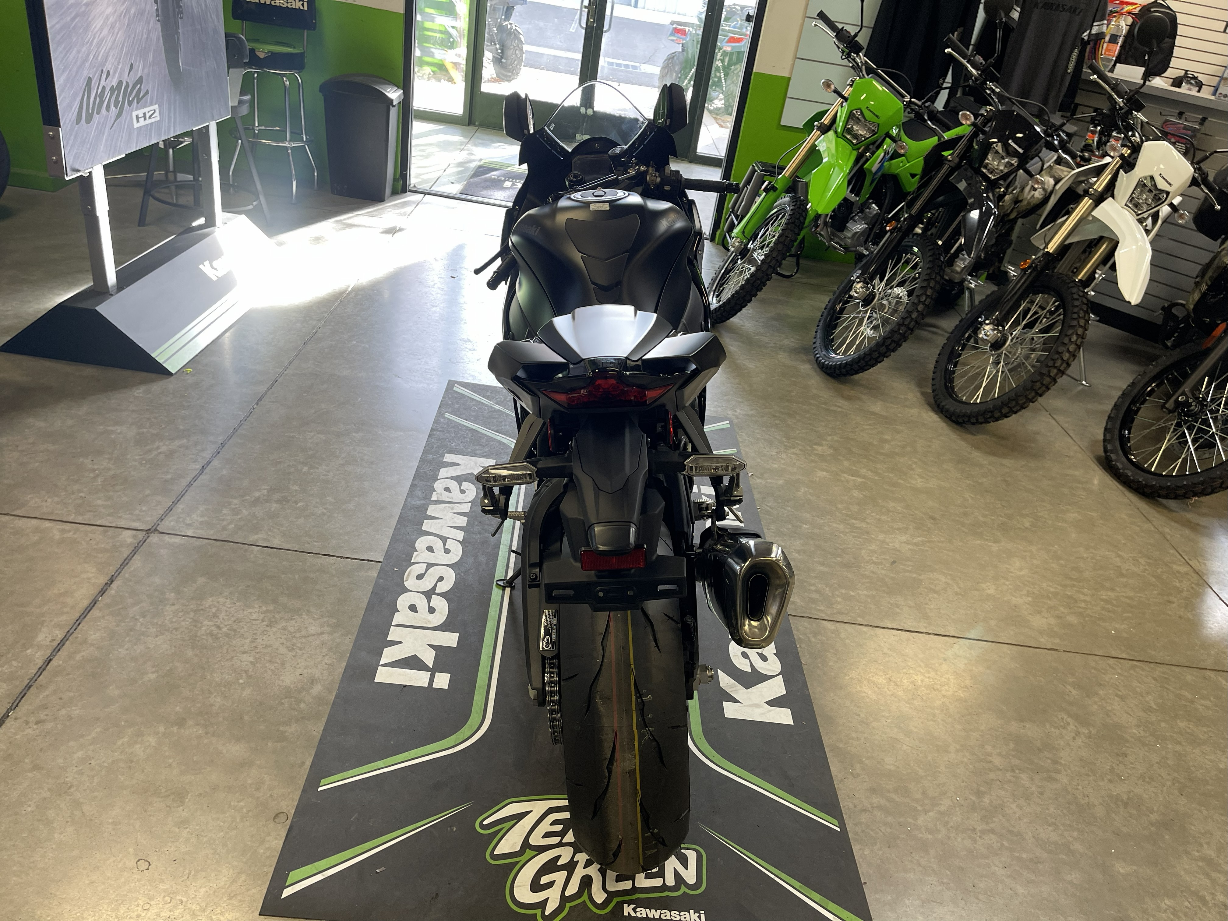 2025-KAWASAKI-Ninja-ZX-10R-Metallic-Flat-Spark-Black/Ebony-ZX10293