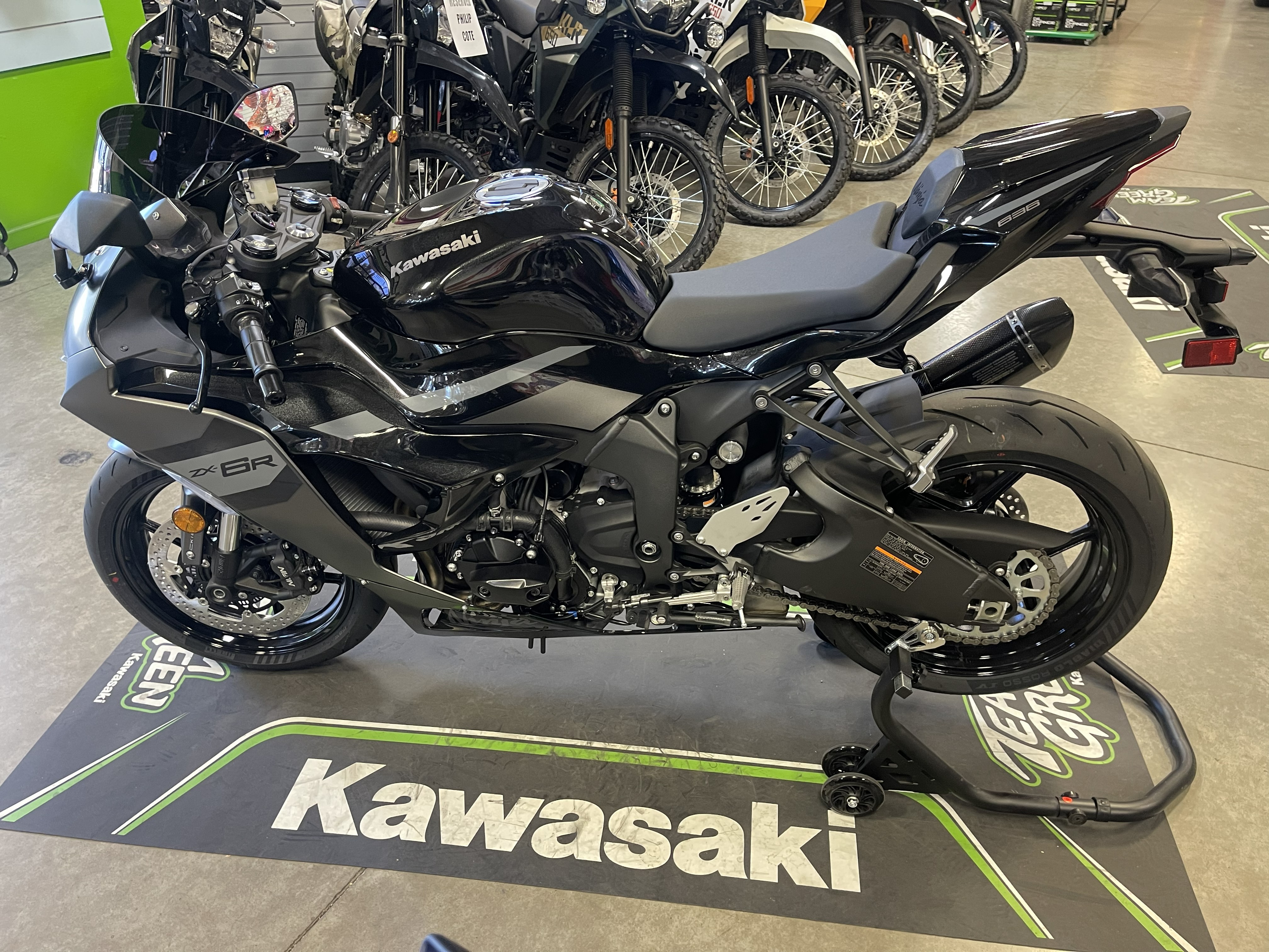2026-KAWASAKI-NINJA-ZX-6R-ABS-Metallic-Matte-Graphenesteel-Gray