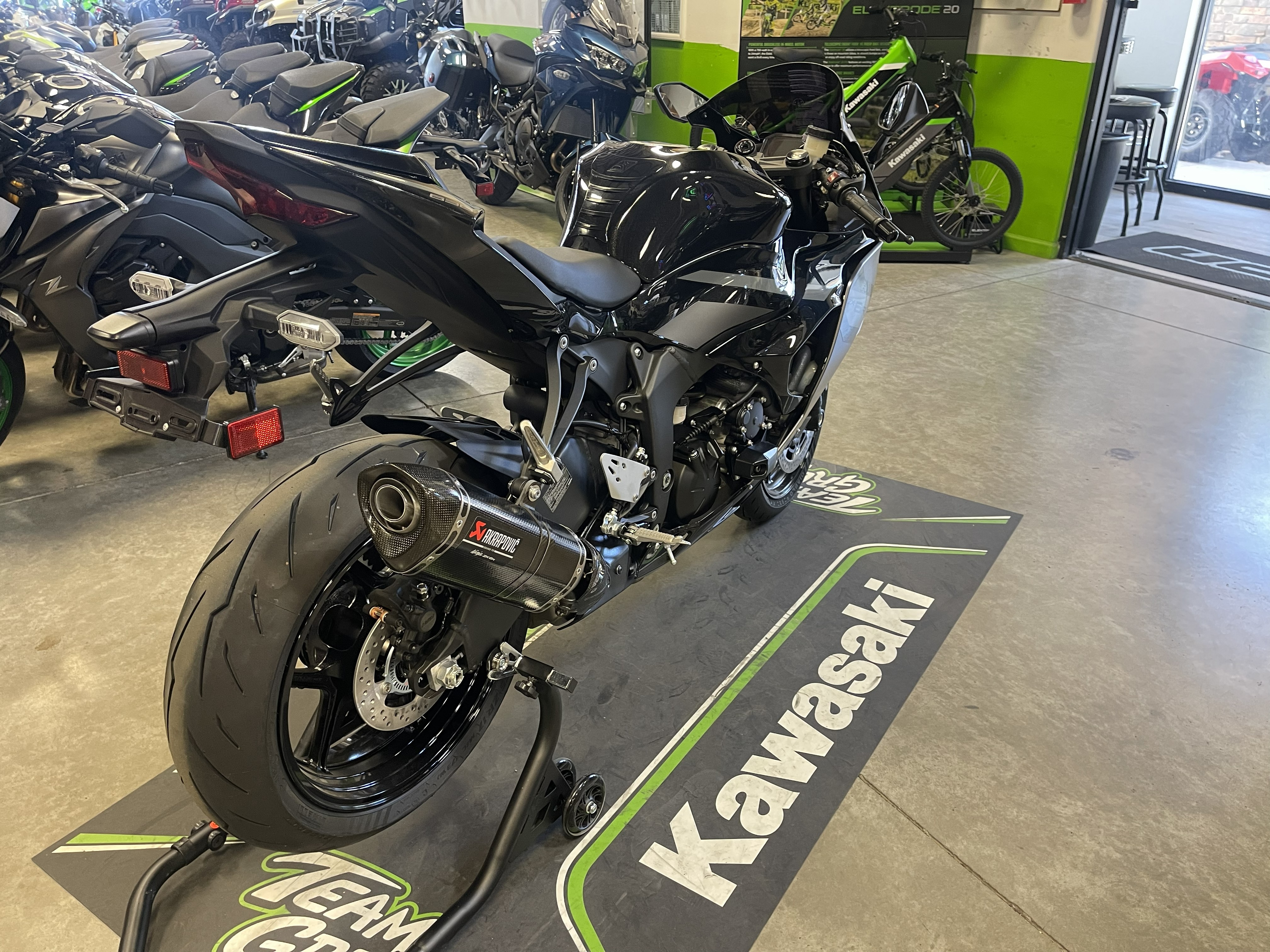 まっつん 2026-KAWASAKI-NINJA-ZX-6R-ABS-Metallic-Matte-Graphenesteel-Gray