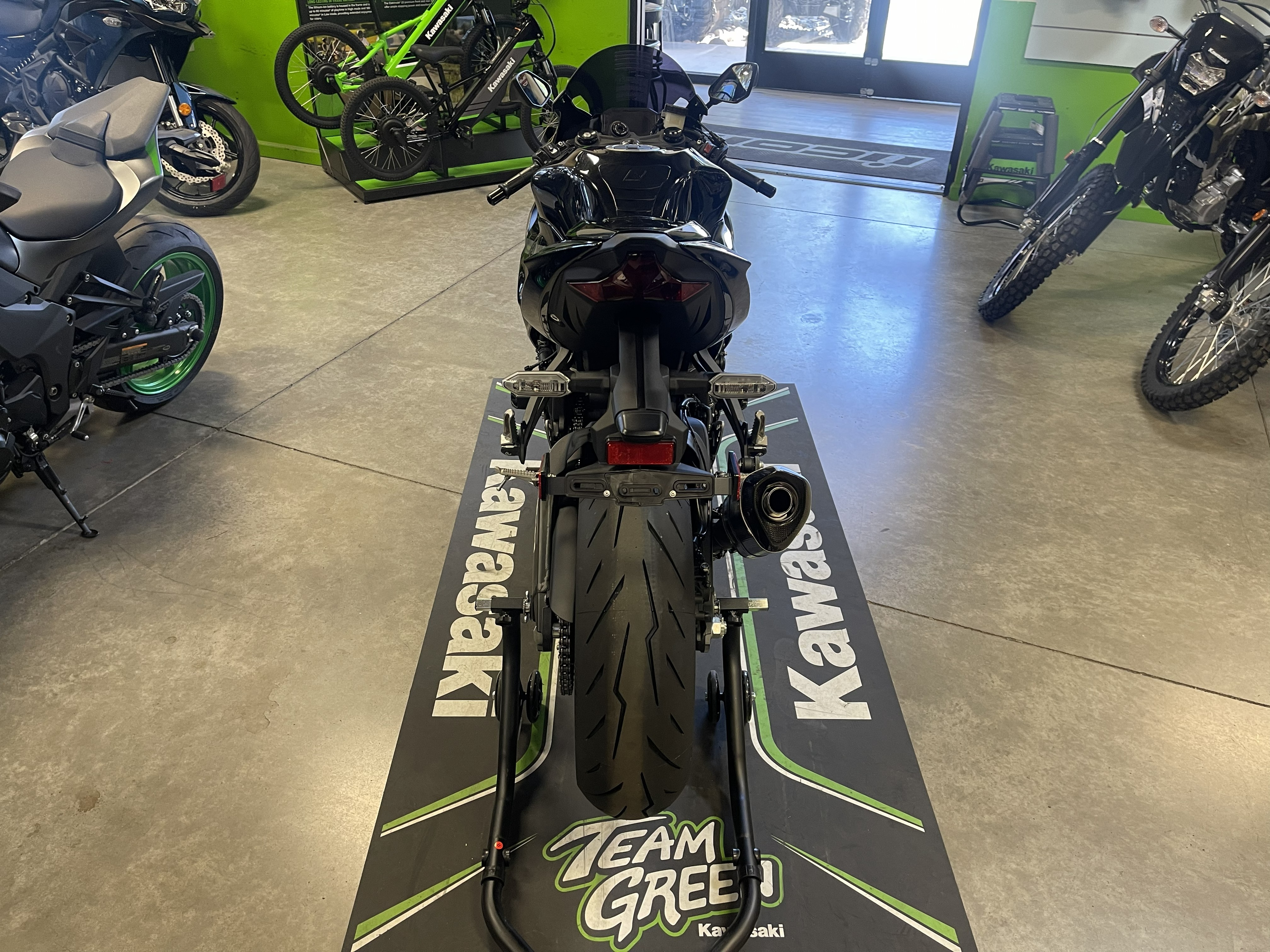 2026-KAWASAKI-NINJA-ZX-6R-ABS-Metallic-Matte-Graphenesteel-Gray